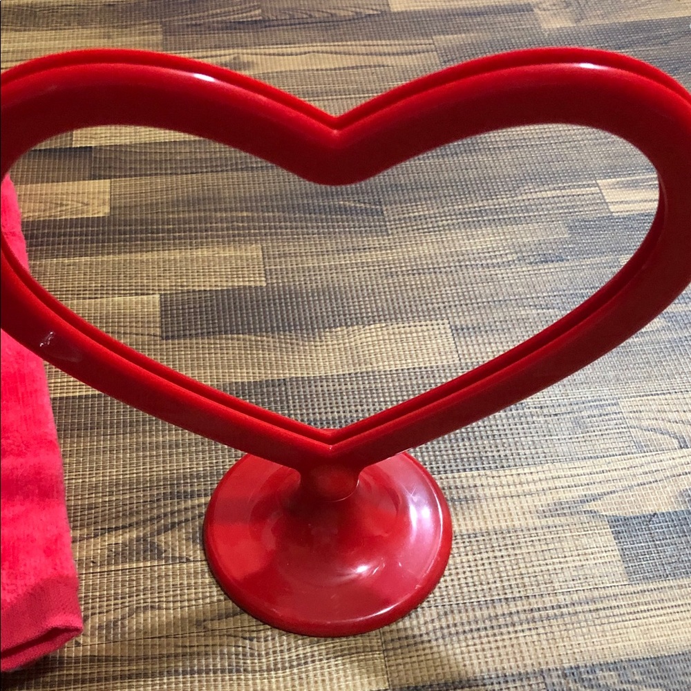 Heart-Shaped Gift  Set - Picture 4 of 9